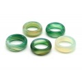 Кольцо широкое цельное из агата тонированного ширина 8-9мм цвет зеленый