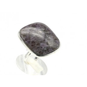 Кольцо с лепидолитом в посеребрении прямоугольник 28*30мм
