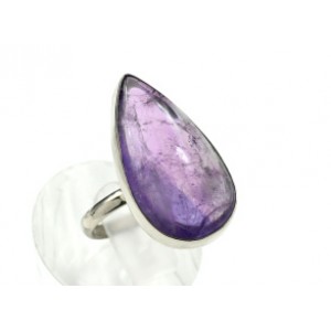 Кольцо с аметистом "Капля" 15*26мм