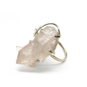 Кольцо с горным хрусталем 20*34мм. Кольцо с горным хрусталем 20*34мм.