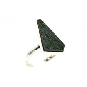 Кольцо уваровит 11*21мм.