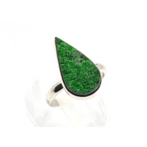 Кольцо уваровит "Капля" 11*20мм.