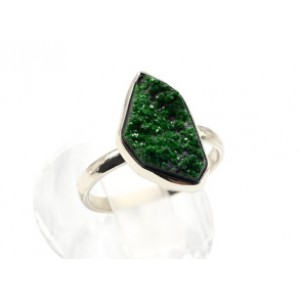 Кольцо уваровит 11*17мм.