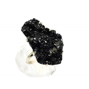 Кольцо с меланитом (гранат) 19*30мм