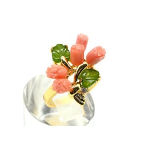 Кольцо с кораллом, нефритом и стразами "Букет"