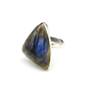 Кольцо с лабрадором "Грация" 21*27мм, .