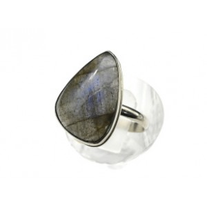 Кольцо из лабрадорита "Грация" 16*23мм