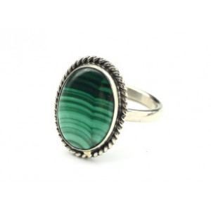 Кольцо малахит "Овал" 16*20мм