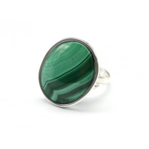 Кольцо с натуральным камнем малахитом в посеребрении овал 22*27мм Кольцо с натуральным камнем малахитом в посеребрении овал 22*27мм