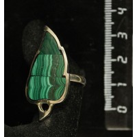 Кольцо с малахитом "листик" 30х16мм р-р 18.5