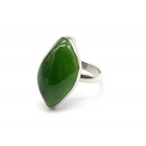 Кольцо с нефритом "Грация" 16*27мм