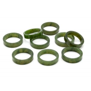 Кольцо из нефрита, ширина 5-6мм