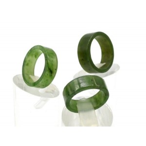 Кольцо из нефрита, ширина 7-8мм