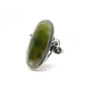 Кольцо с нефритом "Овал" 17*33мм