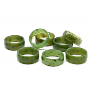 Кольцо из нефрита, ширина 7мм
