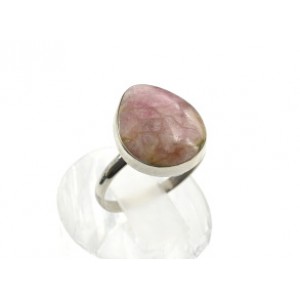 Кольцо с турмалином 13*16мм. Кольцо с турмалином 13*16мм.