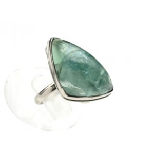 Кольцо с флюоритом "Грация" 16*24мм