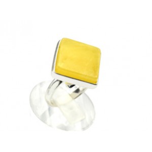 Кольцо с янтарём в посеребрении ромб 22мм цвет медово-молочный (иск.)