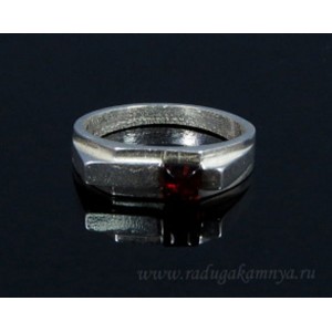 Кольцо с янтарём в посеребрении квадратик 4мм коньячный (иск.)