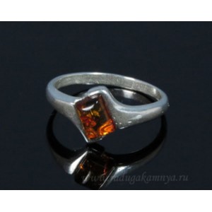 Кольцо с янтарём в посеребрении прямоугольник коньячный (иск.)