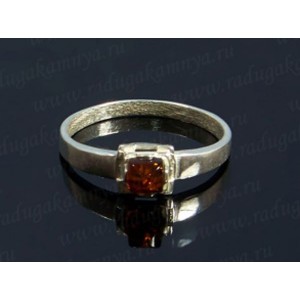 Кольцо с янтарём в посеребрении квадратик 4мм коньячный (иск.)