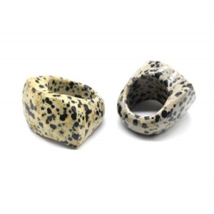 Крупное кольцо из яшмы перепелиной с гранями Русалка 25*30мм Крупное кольцо из яшмы перепелиной с гранями Русалка 25*30мм