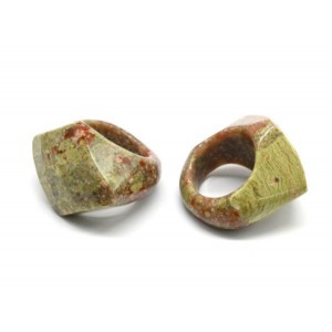 Кольцо перстень Ромб 27*35мм из яшмы с гранями