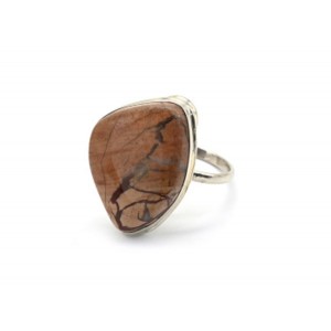 Кольцо яшма "Грация" 19*26мм Кольцо яшма "Грация" 19*26мм