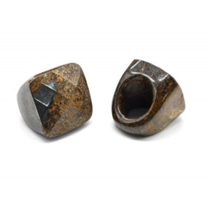 Перстень из камня Бронзит квадрат 28мм