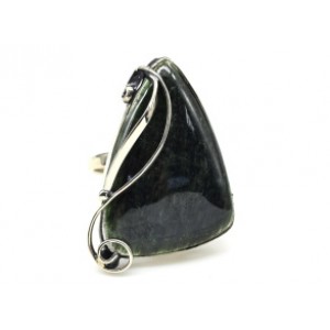 Кольцо с актинолитом " Грация " 24*35мм