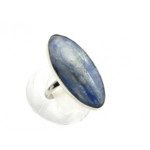 Кольцо с кианитом 14*31мм.