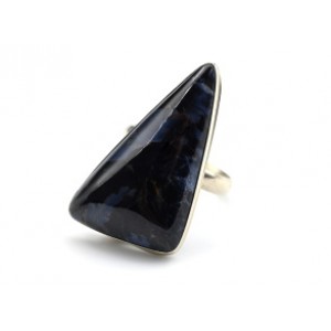 Кольцо петерсит " Грация " 18*33мм