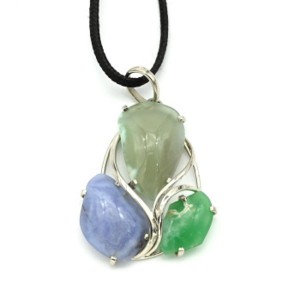 Кулон из хризопраза и голубого агата (сапфирин) 33*42мм. Кулон из хризопраза и голубого агата (сапфирин) 33*42мм.