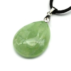 Кулон из пренита "Капля" 21*29мм, вес 8,5г Кулон из пренита "Капля" 21*29мм, вес 8,5г