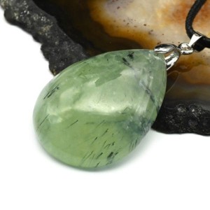 Кулон из пренита "Капля" 24*32мм, вес 14,4г Кулон из пренита "Капля" 24*32мм, вес 14,4г