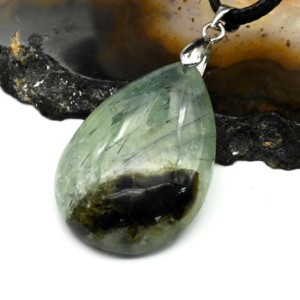 Кулон из пренита "Капля" 23*33мм, вес 11,2г