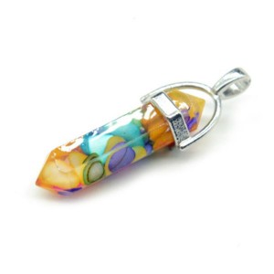 Кристалл - маятник с крошкой перламутра тонированного цв.ассорти 13*10*41мм (иск.)