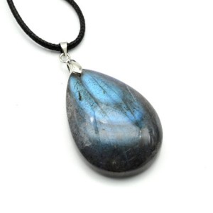 Кулон из лабрадорита "Капля" 27*40, вес 17,4г Кулон из лабрадорита "Капля" 27*40, вес 17,4г