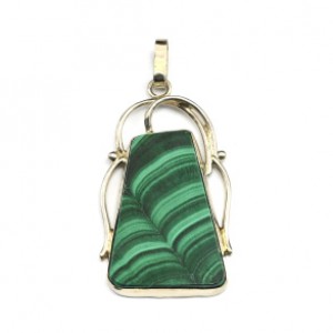Кулон из малахита 27*43мм.