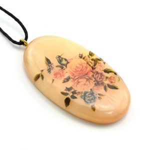 Кулон из селенита "Цветы №25" овал 28*50мм, на шнурке