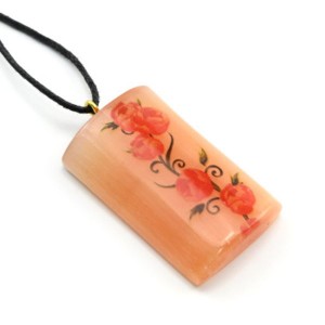 Кулон из селенита "Цветы №7" прямоугольный 25*42мм, на шнурке