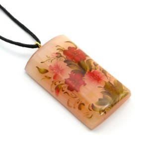 Кулон из селенита "Цветы №17" прямоугольный 25*42мм, на шнурке