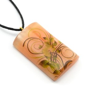 Кулон из селенита "Цветы №20" прямоугольный 25*42мм, на шнурке