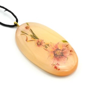 Кулон из селенита "Цветы 4" овал 28*50мм, на шнурке