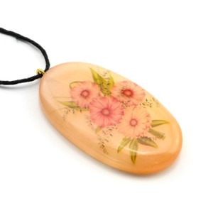 Кулон из селенита "Цветы №15" овал 28*50мм, на шнурке Кулон из селенита "Цветы №15" овал 28*50мм, на шнурке