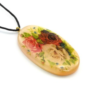 Кулон из селенита "Цветы №2" овал 28*50мм, на шнурке