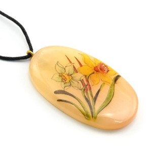 Кулон из селенита "Цветы №8" овал 28*50мм, на шнурке