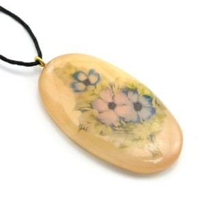 Кулон из селенита "Цветы №22" овал 28*50мм, на шнурке