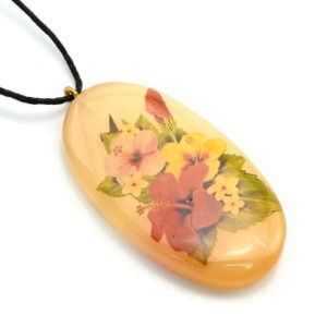 Кулон из селенита "Цветы 3" овал 28*50мм, на шнурке Кулон из селенита "Цветы 3" овал 28*50мм, на шнурке