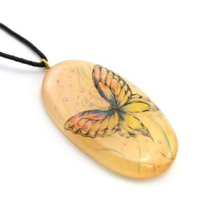 Кулон из селенита "Бабочка 3" овал 28*50мм, на шнурке Кулон из селенита "Бабочка 3" овал 28*50мм, на шнурке